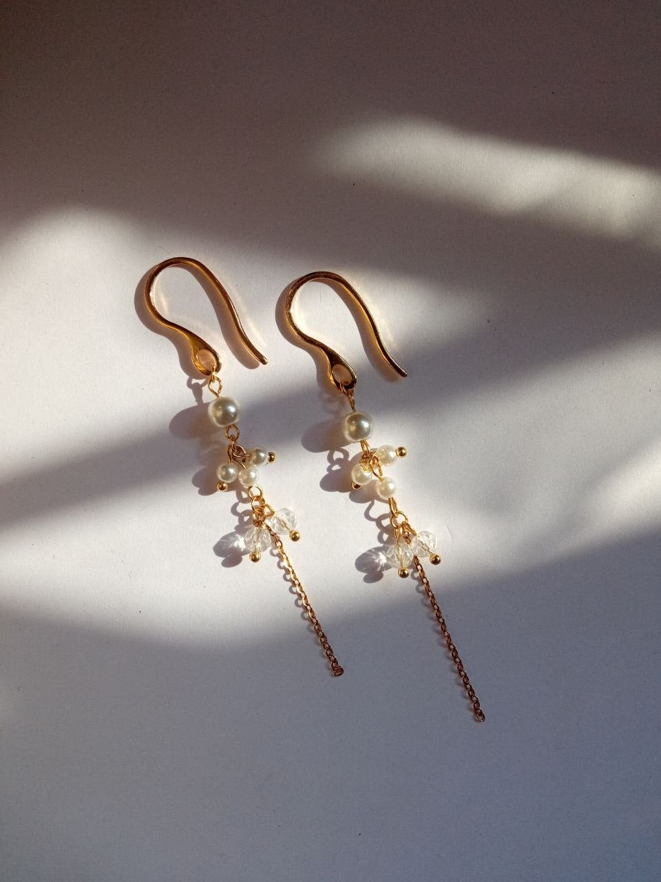 The White Pearl Crystal Chain Earring